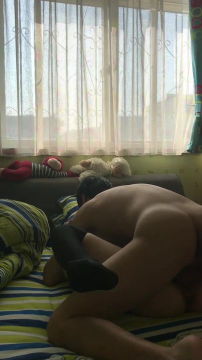 【69堂午夜视频】高颜值空姐女友穿着黑丝被我操