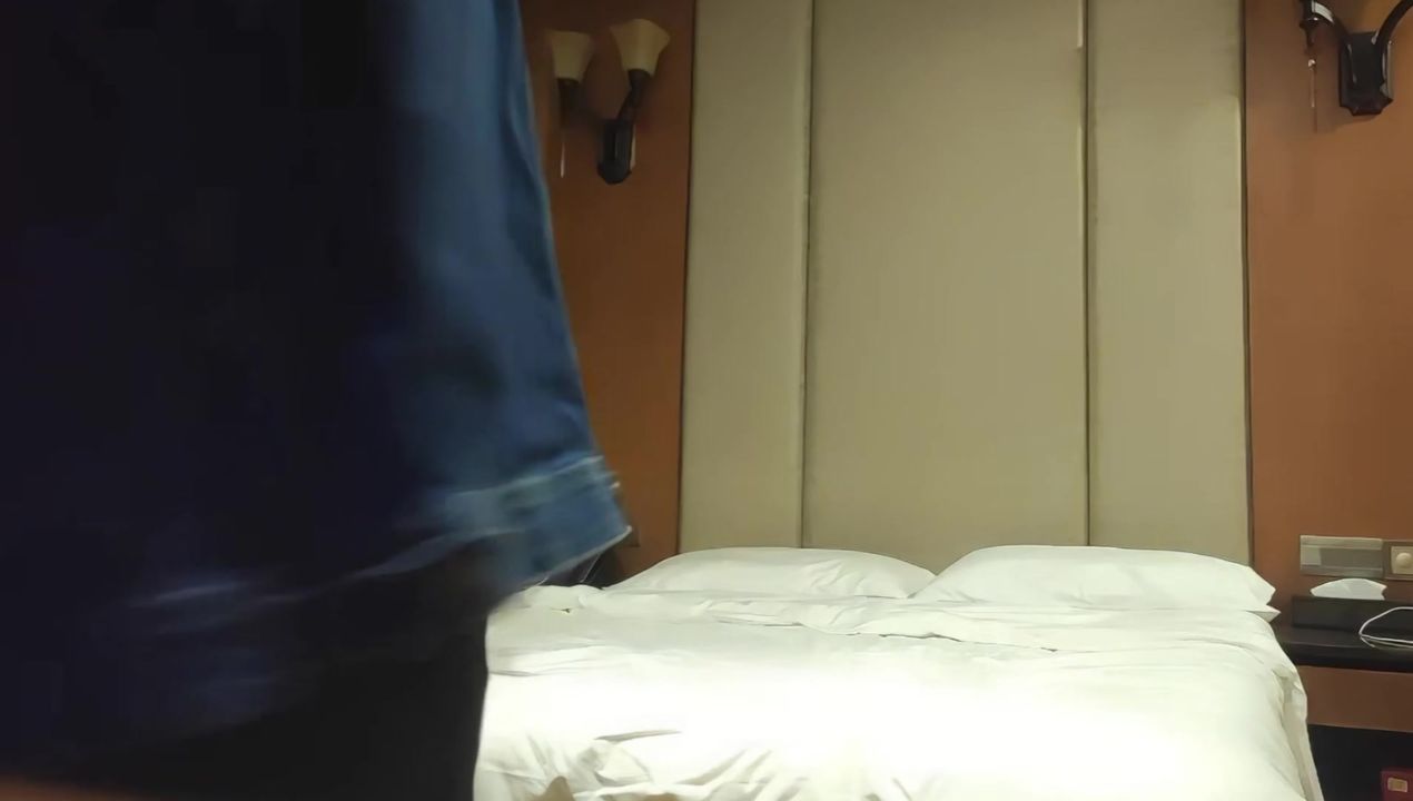 【69堂午夜视频】极品女神罕见美乳，近景啪啪妹子被干表情尽收眼底