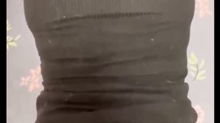 【69堂午夜视频】淫荡人妻打着电话操着逼