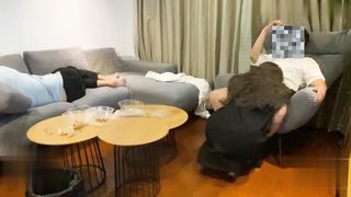 【69堂午夜视频】当着小舅的面酒后乱伦操舅妈