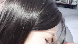 【69堂午夜视频】淫荡妹妹化作瑶穿着旗袍骑在哥哥身上，我拉开裤子拉链