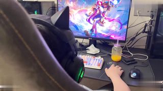 【69堂午夜视频】游戏陪玩之隐藏服务 体验精液灌满骚穴