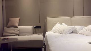 【69堂午夜视频】约了个街舞社的妹子，身材特别好而且匀称，五官精致皮肤好，腿又直又长，柔韧性极好