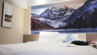 【69堂午夜视频】舌吻调情扣逼上位骑坐后入猛操，被操的呻吟大声非常诱人