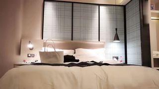 【69堂午夜视频】舌吻足交69互舔上位骑坐抽插，搞得舒服再到沙发侧入插嘴