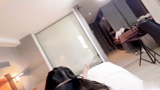 【69堂午夜视频】再打闹中就把妹子给征服了直接提屌干他