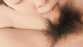 【69堂午夜视频】我的母狗妹妹，乖巧听话无毛逼，让小哥骑在脖子上草嘴深喉，压在身下无套插入给小哥舔手指，浪叫呻吟好骚啊