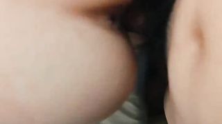 【69堂午夜视频】我的母狗妹妹，乖巧听话无毛逼，让小哥骑在脖子上草嘴深喉，压在身下无套插入给小哥舔手指，浪叫呻吟好骚啊