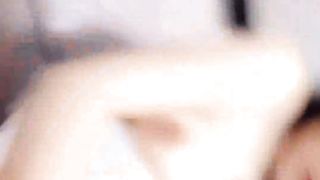 【69堂午夜视频】甜美气质小少妇一个人在家发骚，全程露脸洗澡诱惑舔弄假鸡巴的样子好骚，揉奶玩逼道具抽插骚穴特写呻吟可射