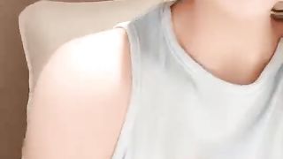 【69堂午夜视频】甜美诱人高颜值白丝情趣小懒猫深夜大秀直播，一个人的精彩撩骚互动洗澡诱惑，揉奶玩逼道具抽插，呻吟可射