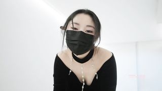 【69堂午夜视频】騷媽媽勾引兒子，強制射精