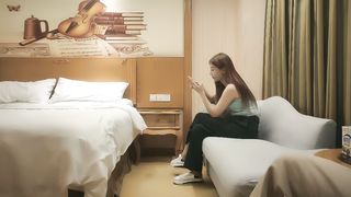 【69堂午夜视频】坐在身上各种内衣揉奶，特写揉穴清晰可见，扶着屁股操的啊啊叫