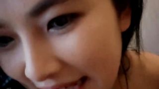 【69堂午夜视频】寂寞的黑丝美女全程露脸深夜大秀直播，骚逼特写展示逼毛多多好骚，揉奶玩逼道具抽插浪叫不止，主动舔大鸡巴