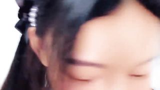 【69堂午夜视频】有气质的极品少妇，全露脸无毛白虎逼跟狼友撩骚互动，道具抽插骚穴特写展示，把自己搞喷了，精彩刺激别错过