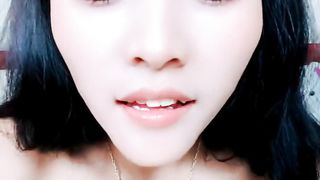 【69堂午夜视频】闷骚的小少妇全程露脸深夜发骚诱惑，淫声荡语听指挥，伸着舌头要舔狼友大鸡巴，揉奶玩逼跳蛋自慰叫的好骚啊