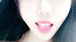 【69堂午夜视频】【强烈推荐】高颜值重庆嫩模西西，粉红樱桃奶嘴BB穴，两腿一伸屁股一翘，等着哥哥来操死我！