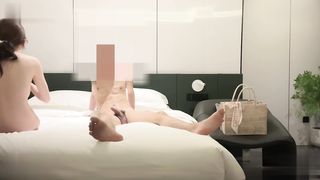 【69堂午夜视频】哥哥一直叫个不停，毒龙做得很认真还没插进去就喊疼