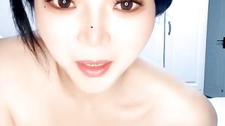 【69堂午夜视频】颜值不错的小少妇跟大哥激情啪啪，口活棒棒哒深喉舔弄大鸡巴，激情上位让大哥吃奶抠逼无套爆草内射中出好骚