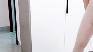 【69堂午夜视频】已婚肉丝少妇在床上被男主老汉推车和观音坐莲之间来回切换的插