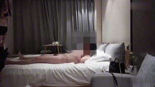 【69堂午夜视频】身材娇小苗条的美女脾气颇大，让小哥恨恨抽插一番露出痛苦的表情