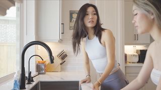 【69堂午夜视频】和我操水管工一起被内射