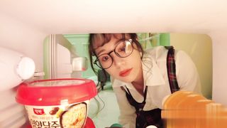 【69堂午夜视频】淫荡樱花妹吃完零食想要一些大鸡巴换换口味