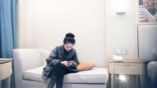 【69堂午夜视频】极品一字马女神穿上情趣黑丝多姿势暴力抽插呻吟娇喘不断