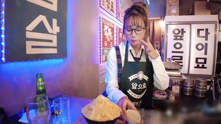 【69堂午夜视频】韩国旅游色情乱交爆干眼镜黑色过膝袜导游