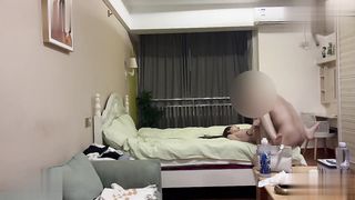 【69堂午夜视频】05年肤白貌美175大长腿刚下海兼职没多久身材苗条笑起来非常甜在上面做爱非常开心