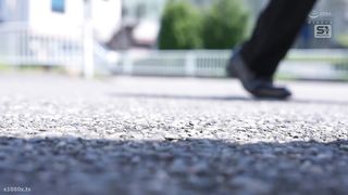 【69堂午夜视频】初到东京的女学生通勤途中遭遇痴汉