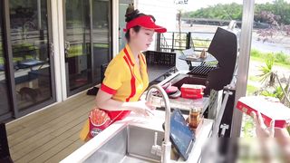 【69堂午夜视频】外卖额外配送附加性爱套餐