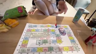 【69堂午夜视频】网红反差嫩妹淫荡飞行棋输了就要被大肉棒狠狠插穴