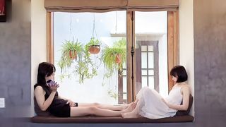 【69堂午夜视频】露脸嫩萝莉窗台打炮主动舔鸡巴抱起深插白浆被操出顺着腿流下来