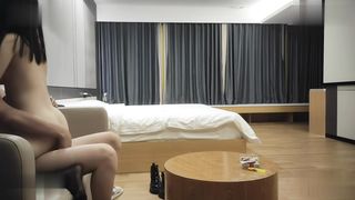 【69堂午夜视频】娇小可爱的小萝莉，刚下海什么都不会，重在听话让干嘛就干嘛，直接抱起来干她