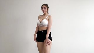 【69堂午夜视频】现在我要脱掉我的内裤，你会在我的骑乘挑战中输掉并被榨干