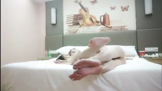 【69堂午夜视频】耳熟能详偷摘套最后还来个口爆
