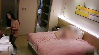 【69堂午夜视频】花一万元约的是号称十八线的华策旗下女艺人，比较在乎形象不是很放得开