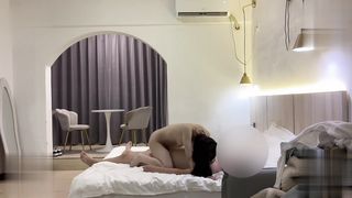 【69堂午夜视频】身材苗条没赘肉皮肤雪白口交的时候鸡巴直接被她吃到喉咙里小穴很紧