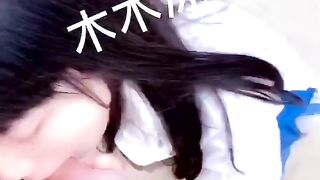 清纯校花木木凉子寻求刺激，公交车后排低头吃鸡巴，人行道公厕吃龟头，不知道有多爽！