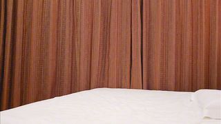 【69堂午夜视频】刚成年的妹妹让她换上丝袜各种姿势抽插妹妹舒服的脚一直在动