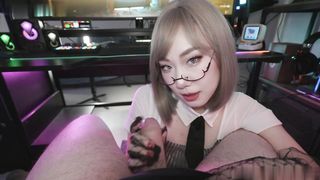 【69堂午夜视频】不要打游戏了跟我一起玩吧打游戏时遇到AI少女口交取精