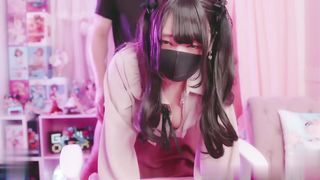 【69堂午夜视频】二次元美少女我在游戏室里连续挤了他的精子两次