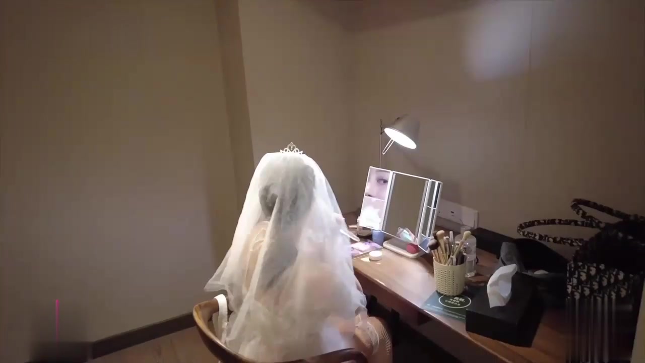 【69堂午夜视频】强暴新娘3P新娘被走错房间的客人强行口交后又被路人强奸
