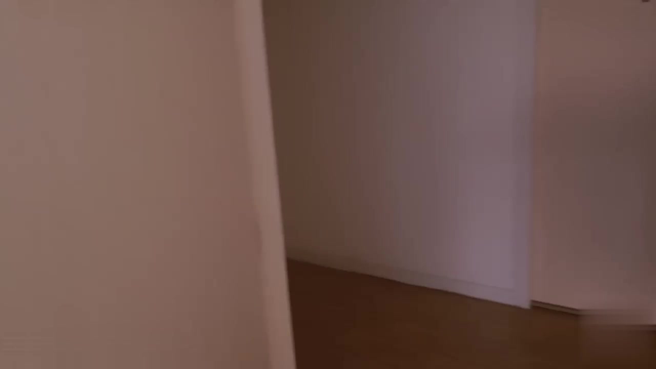 【69堂午夜视频】身材丰满邻居美女因为忘了带房间钥匙进门求帮忙时被小哥无套内射了